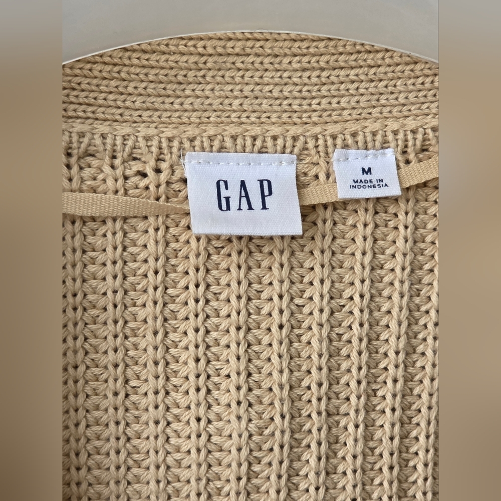GAP Shaker-Stitch V-Neck Cardigan - Picture 5 of 8